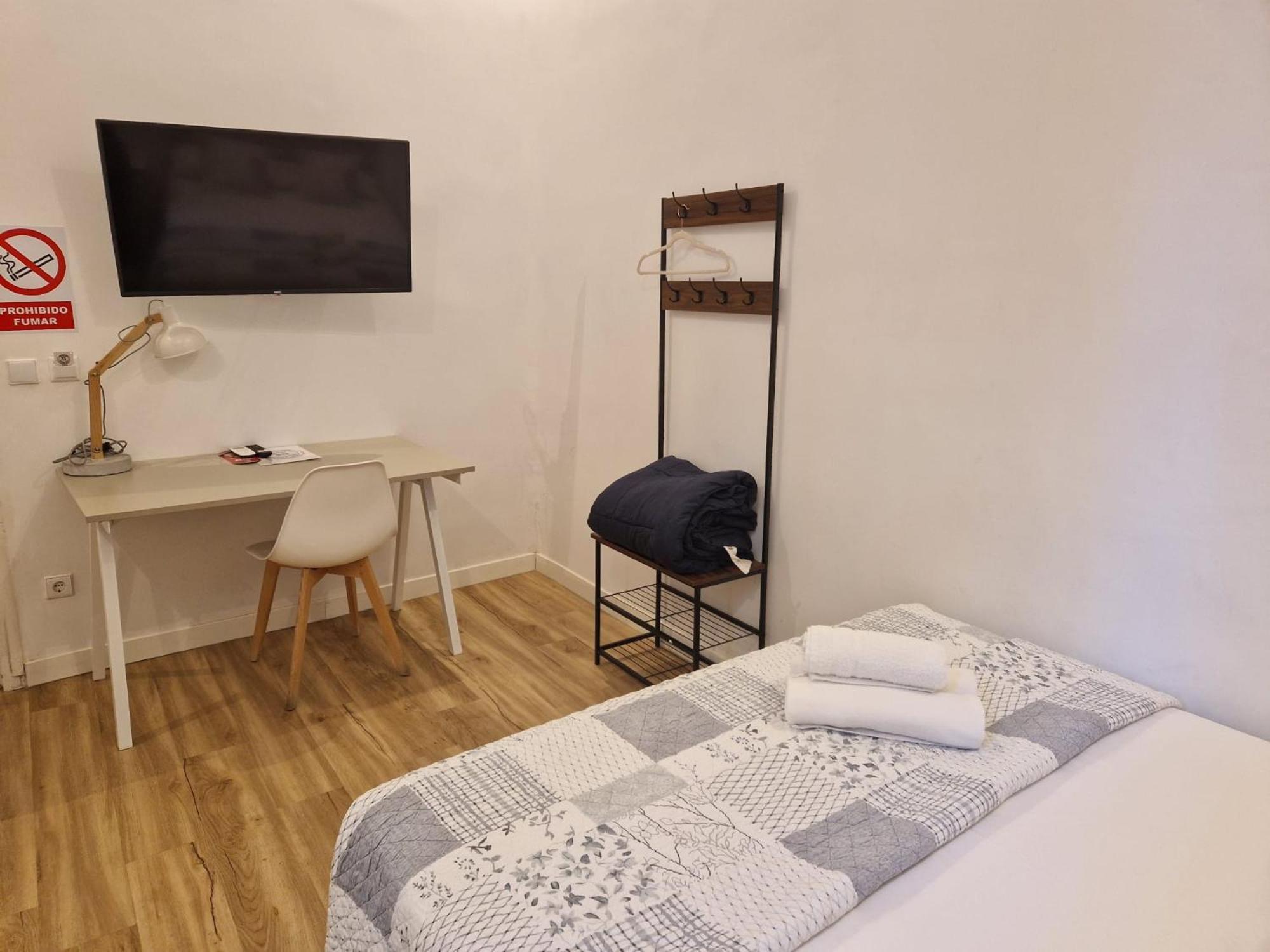 Hostal Andrea Sol มาดริด ภายนอก รูปภาพ
